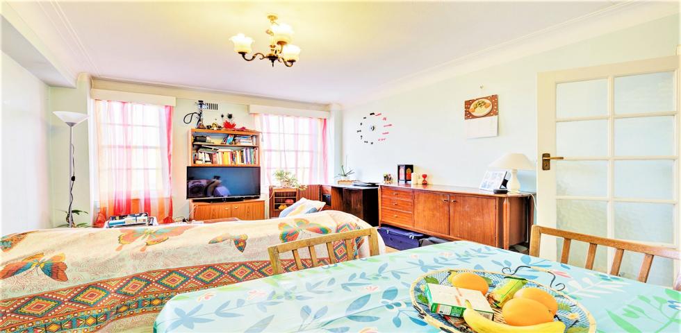 			HEATING and HOT WATER INCLUDED, 1 Bedroom, 1 bath, 1 reception Flat			 Eton College Road, BELSIZE PARK